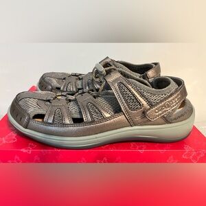 Orthofeet Women's Metallic Gray light Blue Closed-Toe Sport Sandals size 8.5B